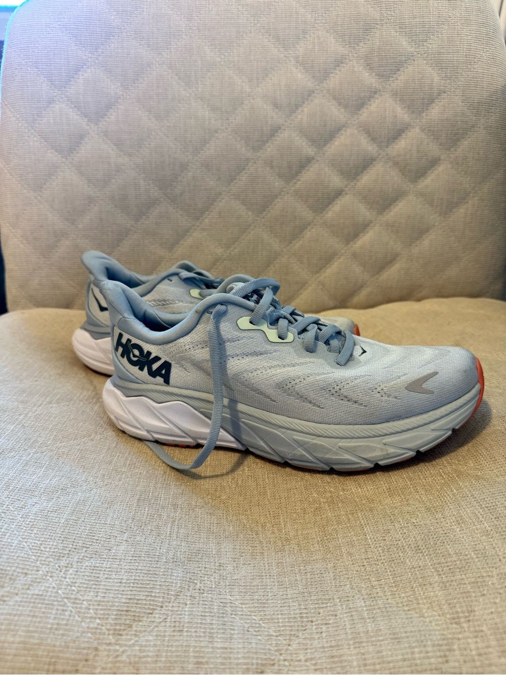 Hoka Women’s Arahi 6 Running Shoes